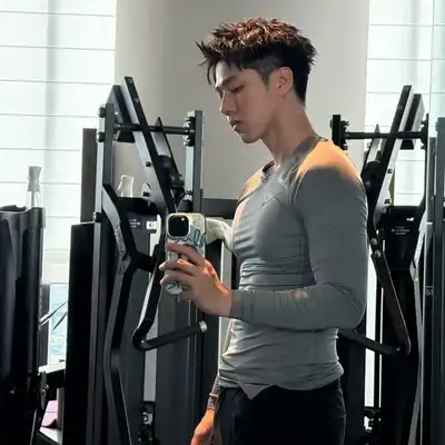 秦伟